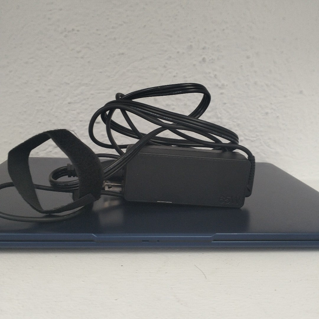 LAPTOP LENOVO IDEAPAD SLIM 3 15IAN8 (2024) 256 GB SSD 8 GB RAM (SEMINUEVO)