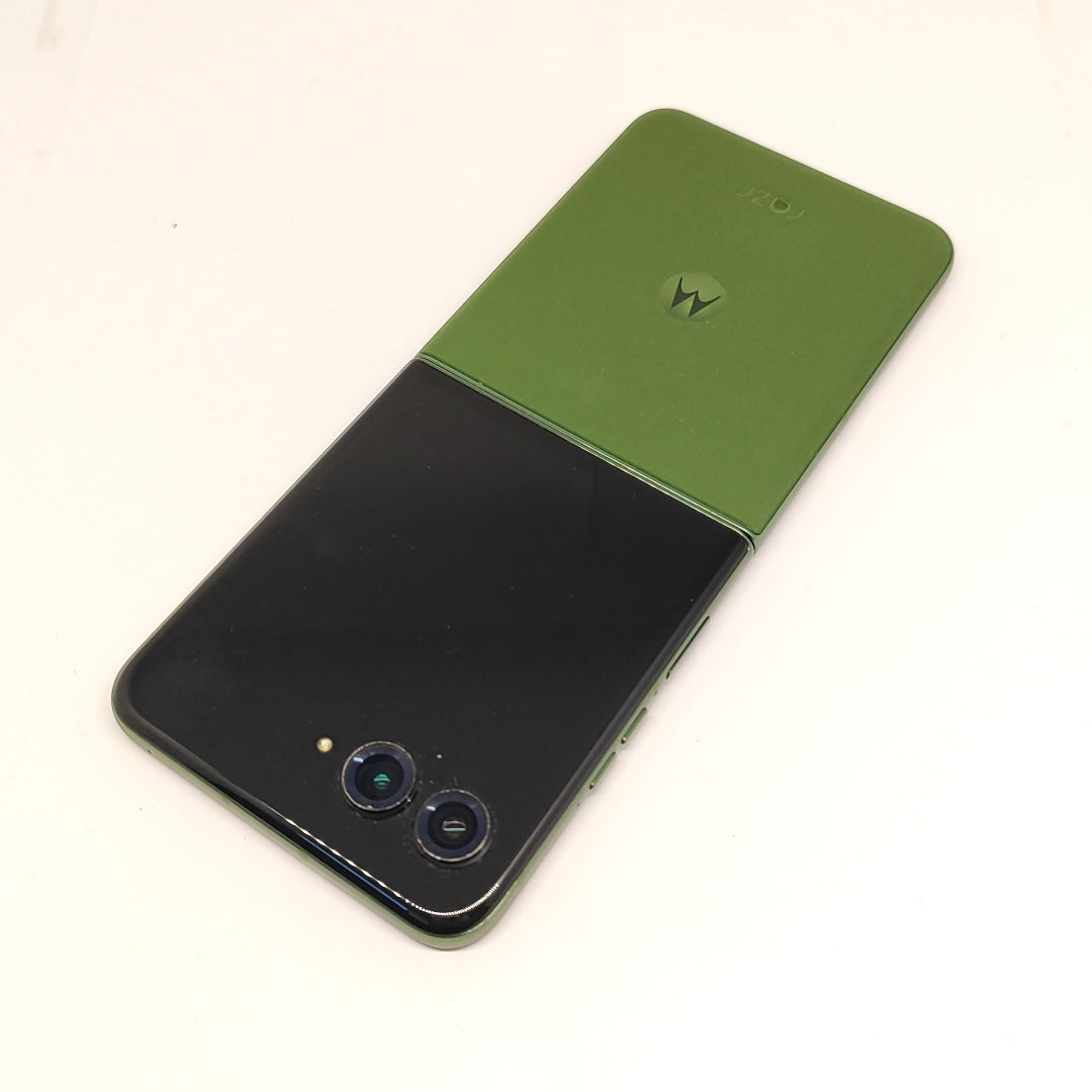 CELULAR MOTOROLA RAZR 50 ULTRA XT2451-3 (2024) 512 GB 12 GB RAM (SEMINUEVO)