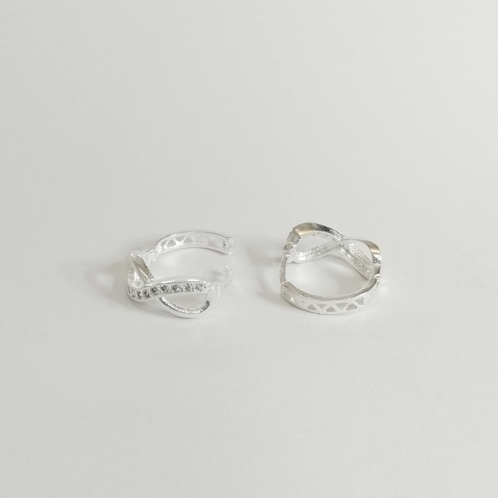 HUGGIES INFINITO CIRCONIAS PLATA .925 2.4 GR (NUEVO)