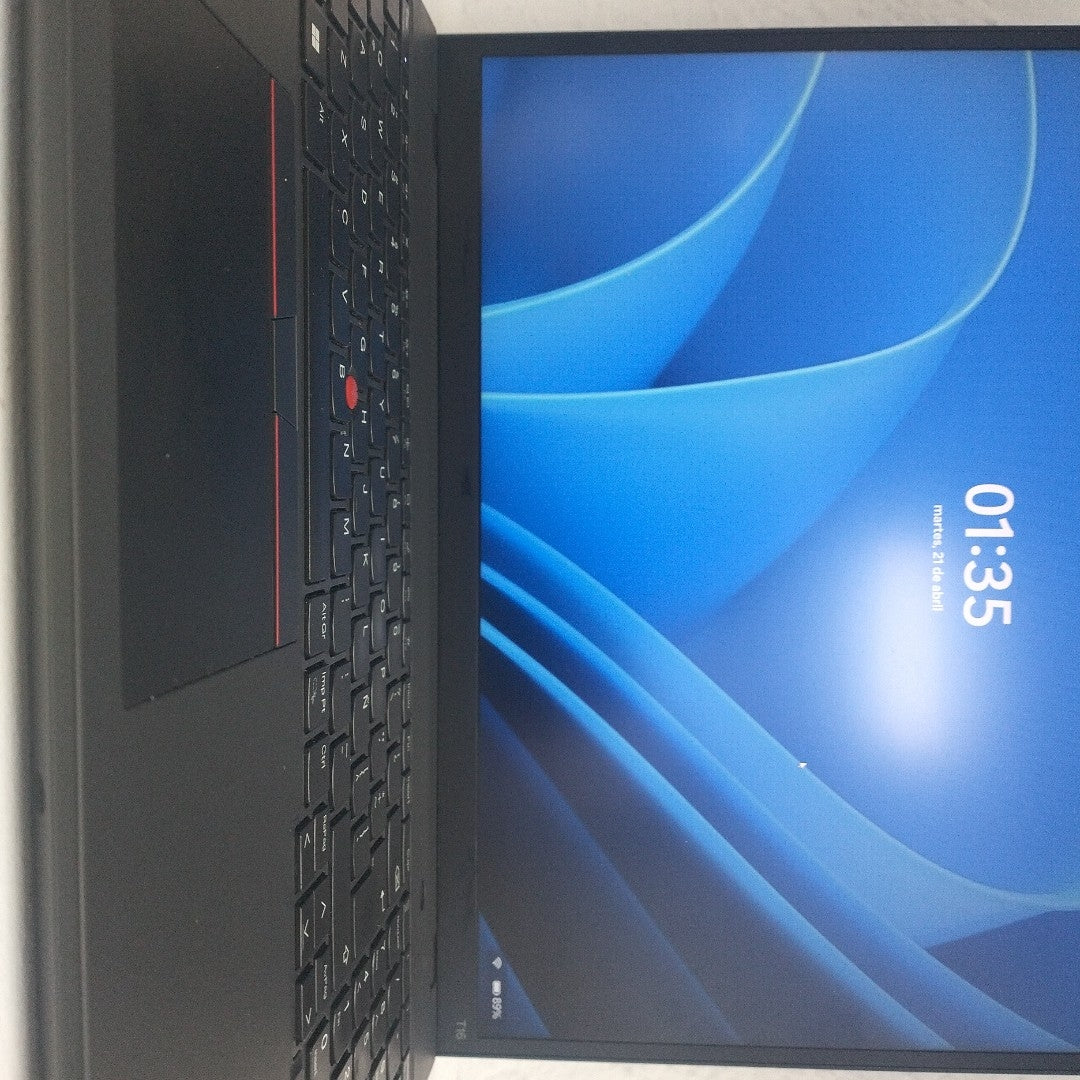 LAPTOP LENOVO THINKPAD T16 GEN 2 (2024) 512 GB SSD 16 GB RAM (SEMINUEVO)