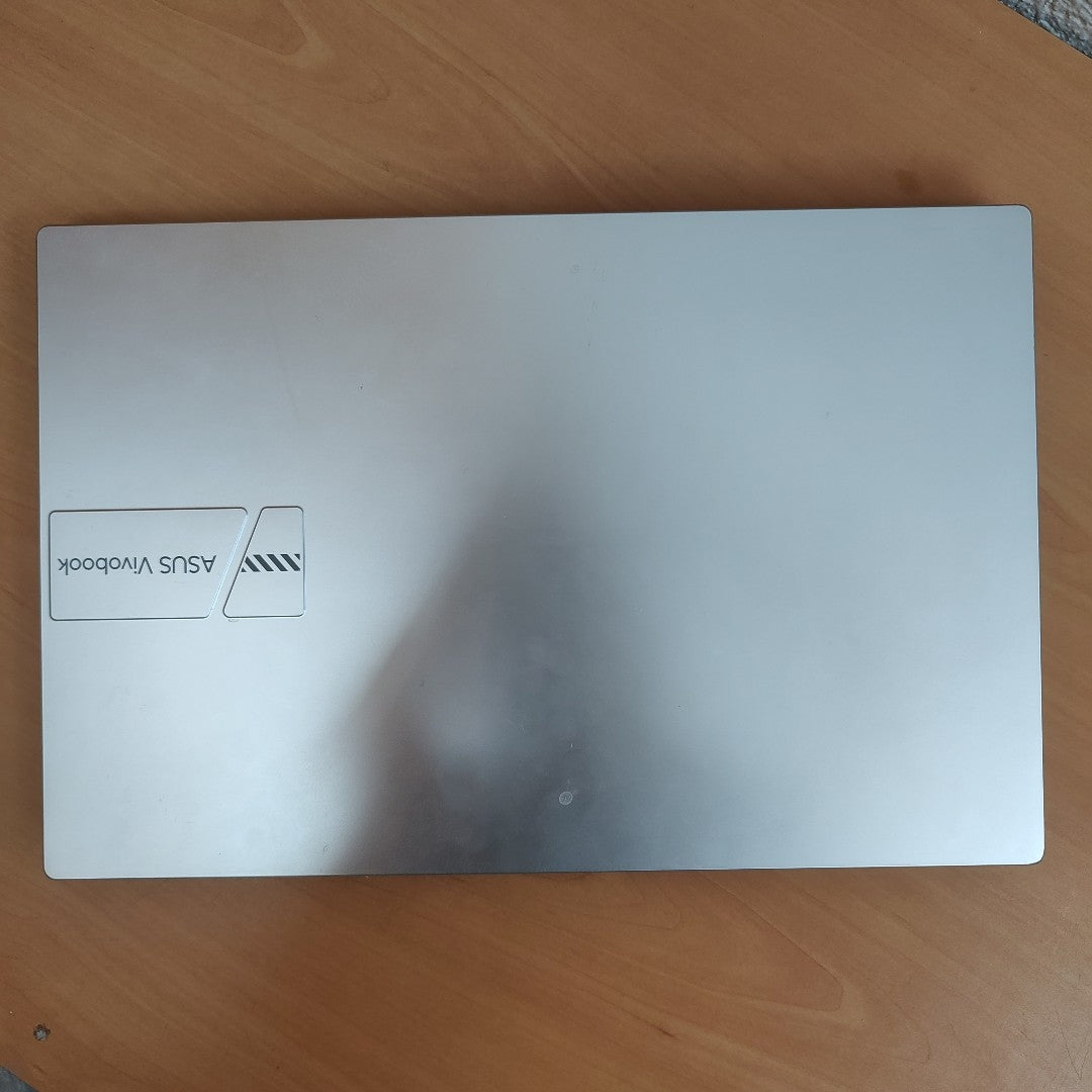 LAPTOP ASUS VIVOBOOK 14 X1404VA-NK1060W (2025) 512 GB SSD 8 GB RAM (SEMINUEVO)