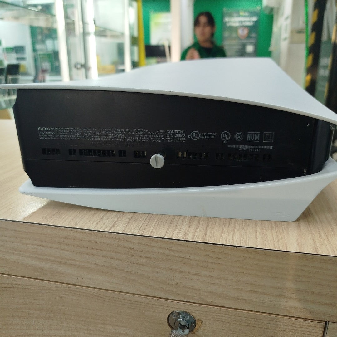 CONSOLA DE VIDEOJUEGO SONY PS5 825 SSD (SEMINUEVO)