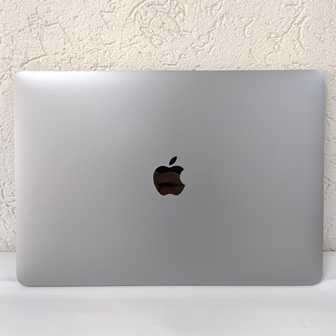 LAPTOP APPLE MACBOOK PRO 13" 2022 3.49 A2338 256 GB SSD 8 GB RAM (SEMINUEVO)