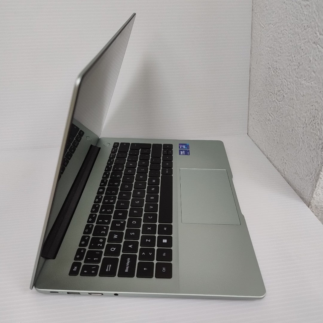 LAPTOP HUAWEI MATEBOOK 14 FLMH-X (2024) 1 TB SSD 16 GB RAM (SEMINUEVO)