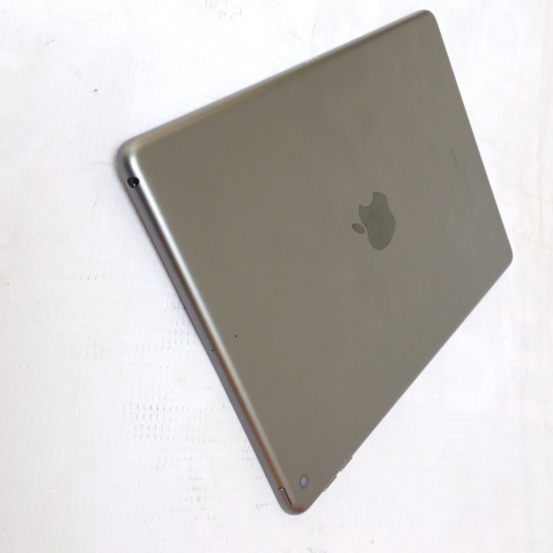 TABLETA APPLE IPAD 9 A2602 64 GB 3 GB RAM (SEMINUEVO)