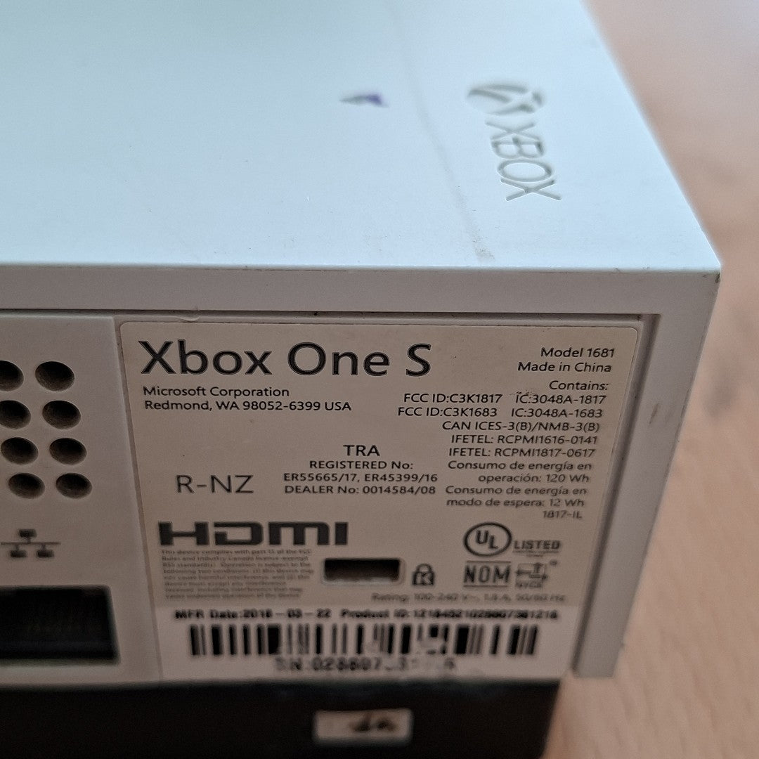 CONSOLA DE VIDEOJUEGO MICROSOFT XBOX ONE S 1 TB (SEMINUEVO)