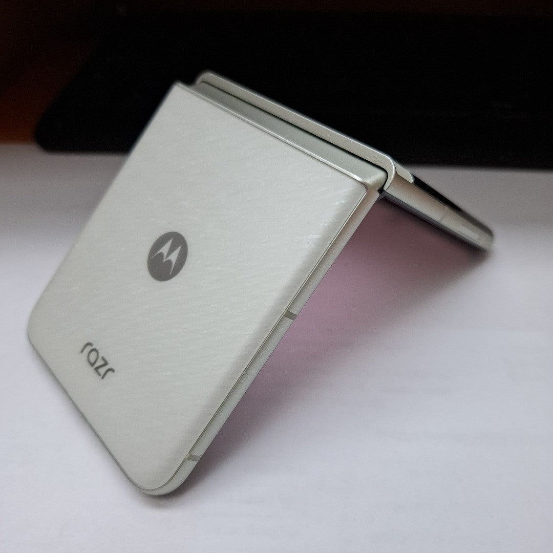 CELULAR MOTOROLA RAZR 60 XT2553-1 (2025) 512 GB 12 GB RAM (SEMINUEVO)