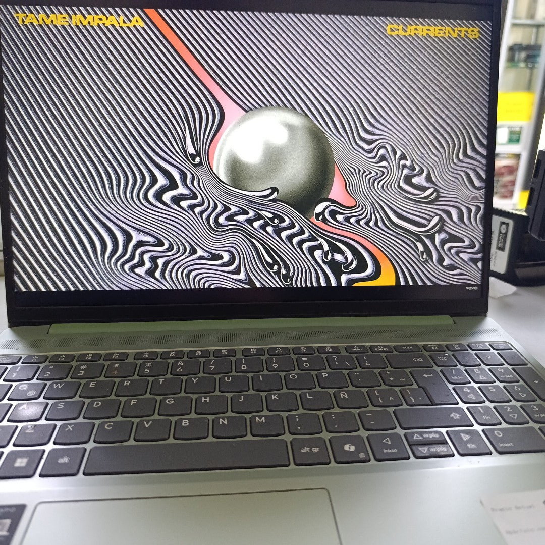 LAPTOP LENOVO IDEAPAD SLIM 3 15IRH10 (2025) 512 GB SSD 8 GB RAM (SEMINUEVO)