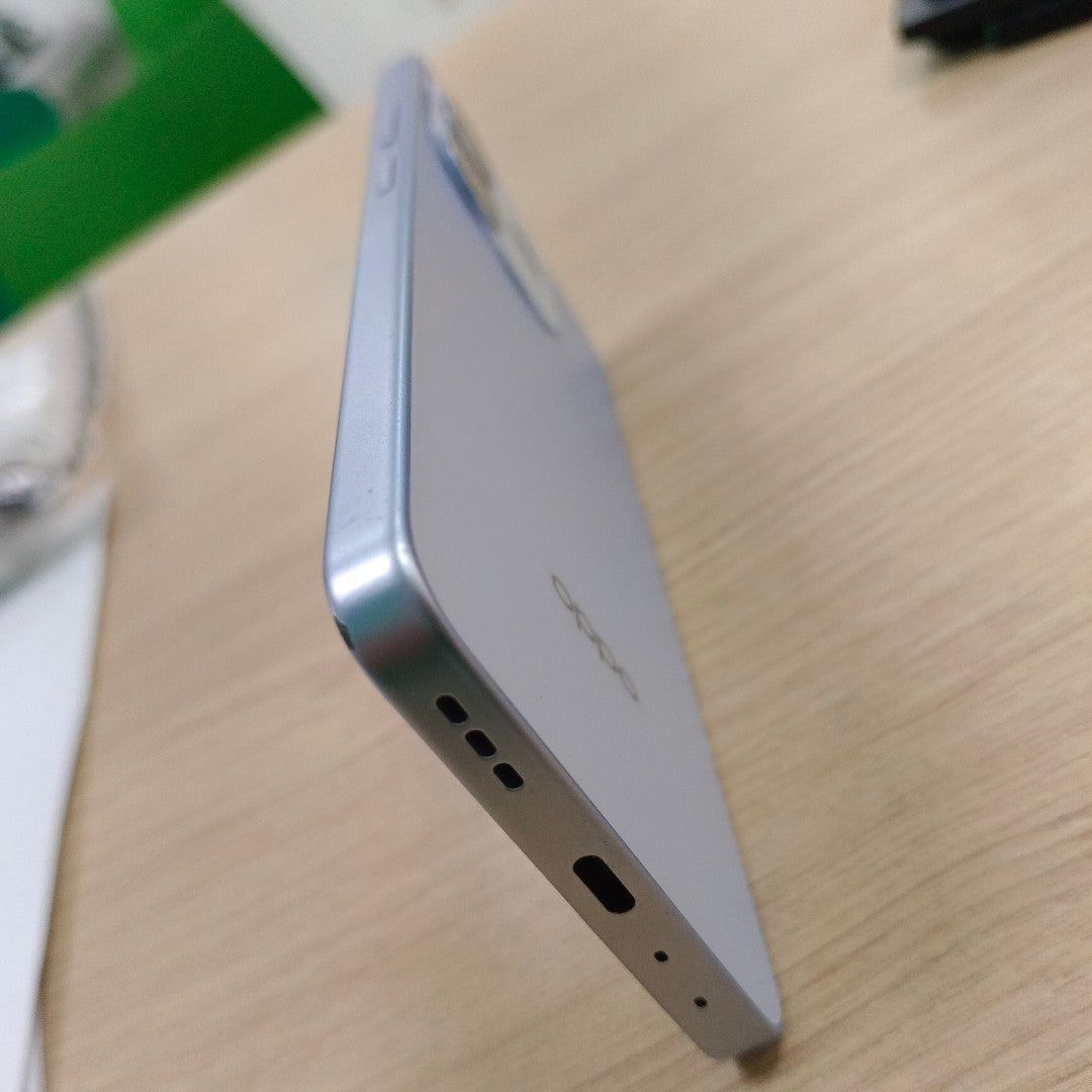 CELULAR OPPO  A5 PRO CPH2711 (2025) 256 GB 8 GB RAM (SEMINUEVO)