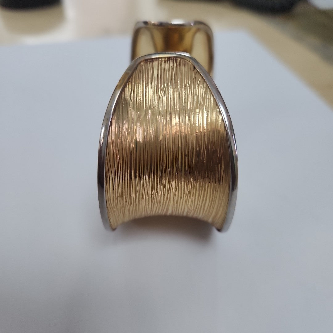 PULSERA RIGIDA ORO COMBINADO 14 K 25.7 GRMS (SEMINUEVO)