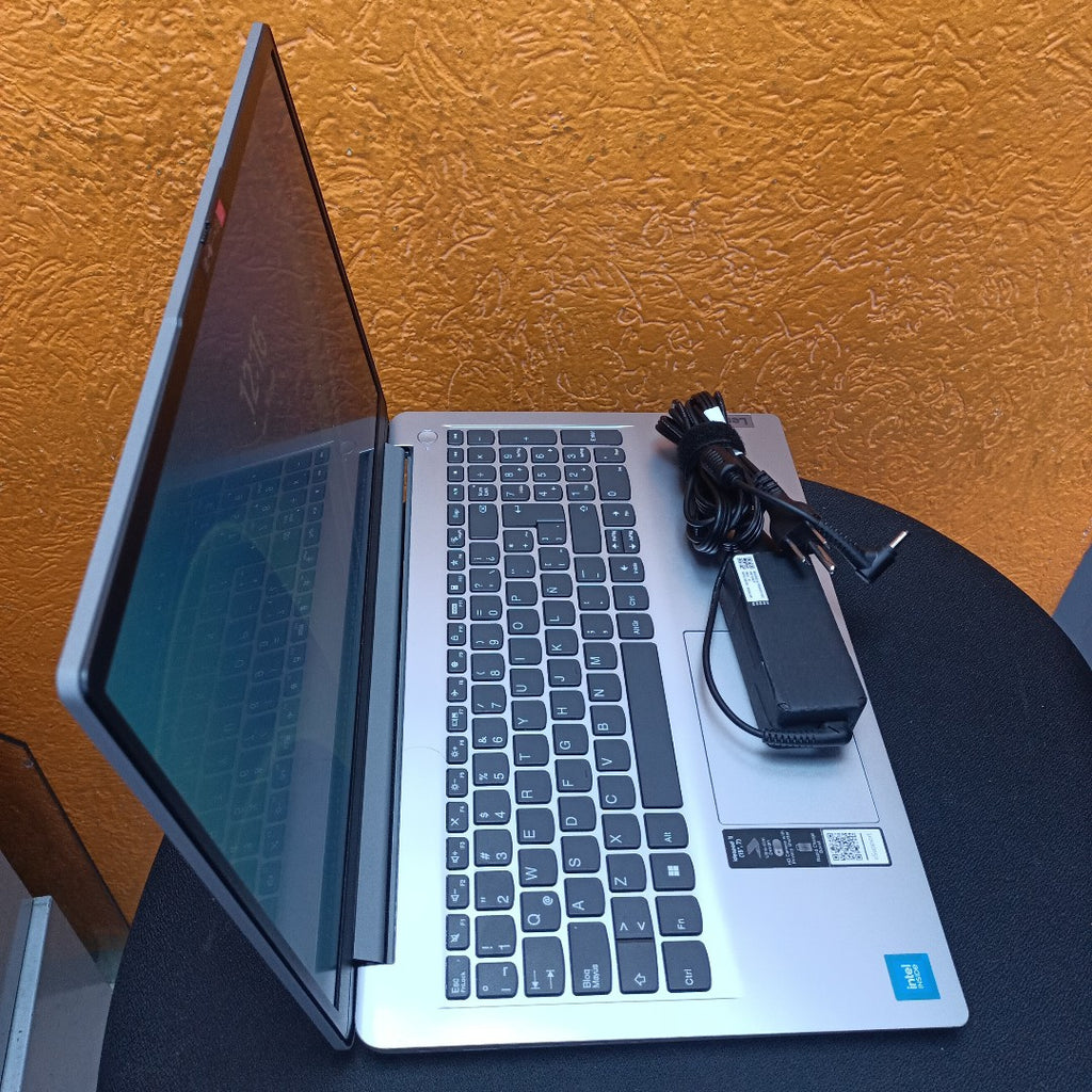 LAPTOP LENOVO IDEAPAD 1 15IGL7 (2024) 256 GB SSD 8 GB RAM (SEMINUEVO)