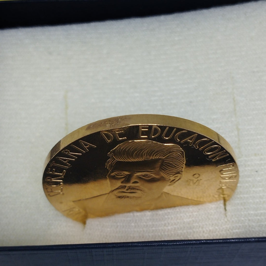 K1 42 GRMS 21 K IDENTIFICACIÓN MEDALLA CONMEMORATIVA MATERIALES ORO (SEMINUEVO)