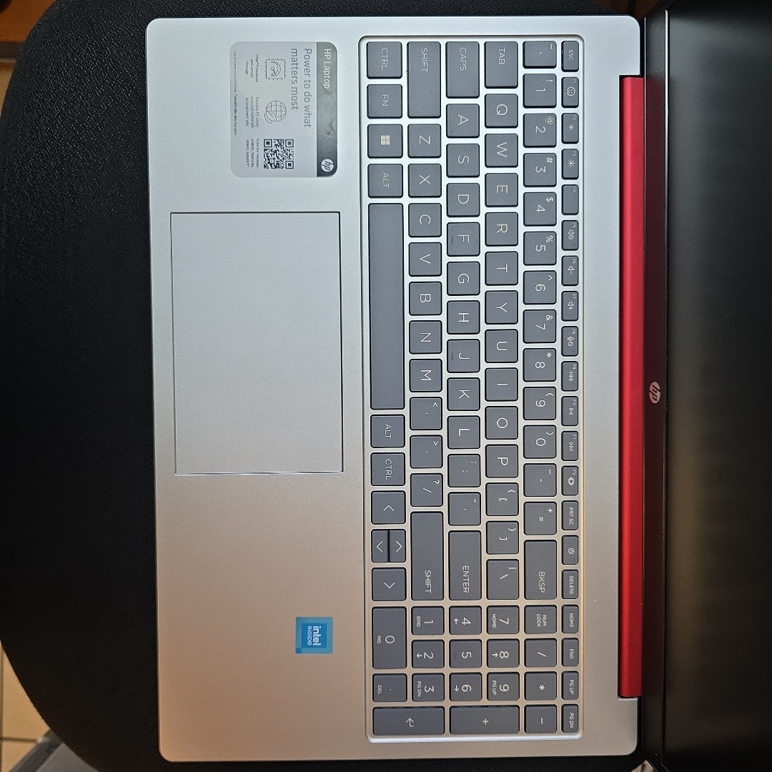 LAPTOP HP 15-FD0083WM (2024) 128 GB SSD 4 GB RAM (SEMINUEVO)