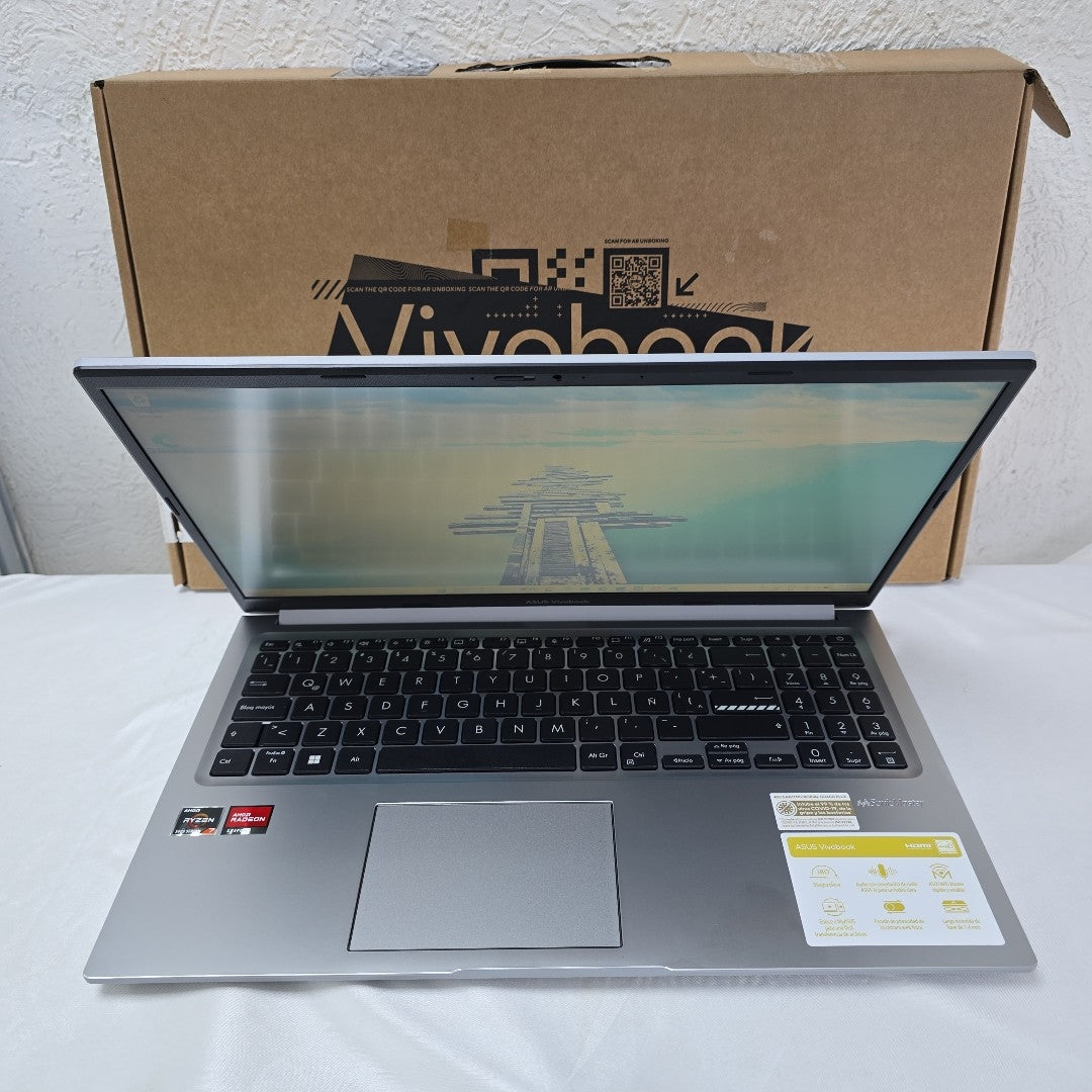 LAPTOP ASUS VIVOBOOK 15 D1502YA-NJ584W (2025) 512 GB SSD 16 GB RAM (SEMINUEVO)