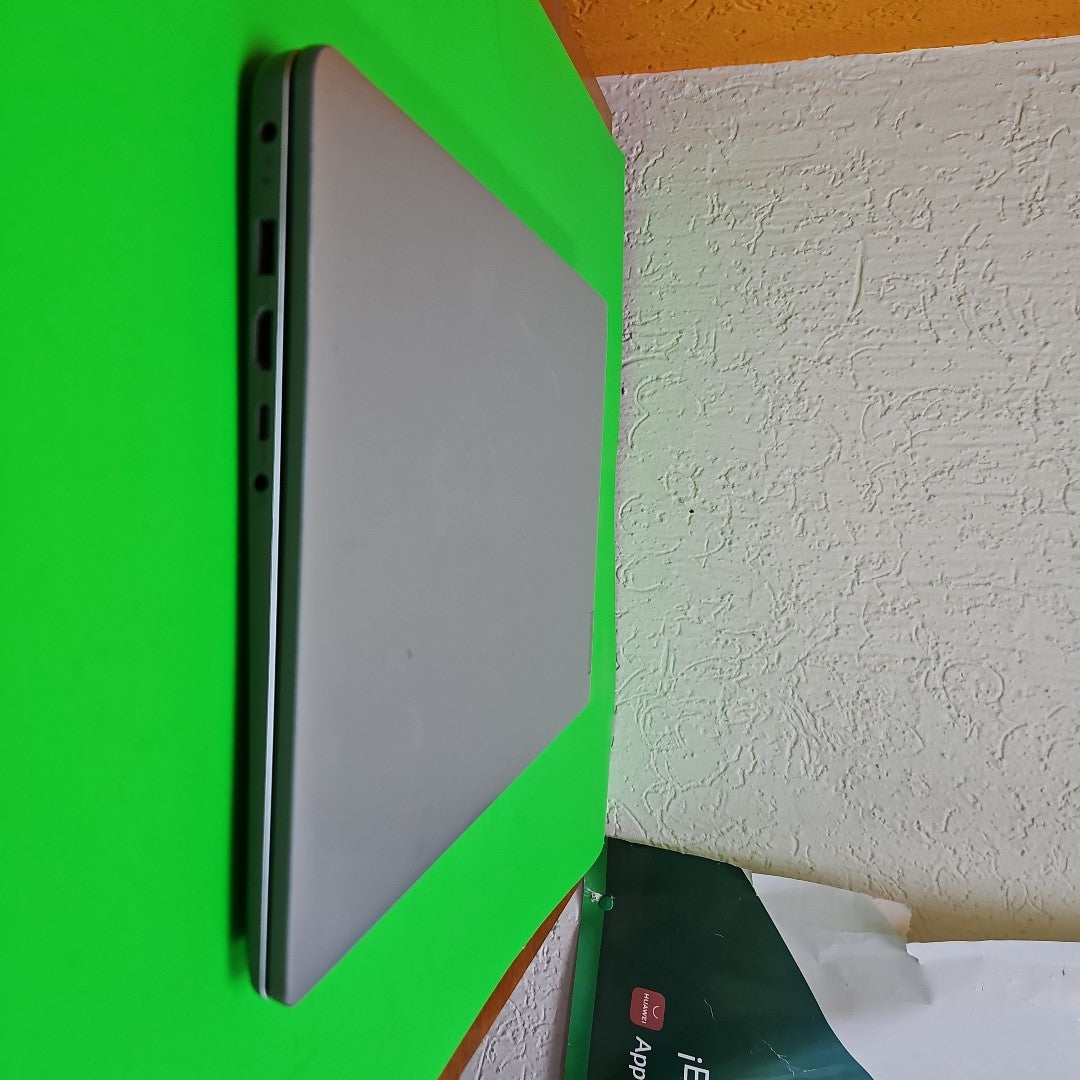 LAPTOP LENOVO IDEAPAD 1 15AMN7 (2024) 256 GB SSD 8 GB RAM (SEMINUEVO)