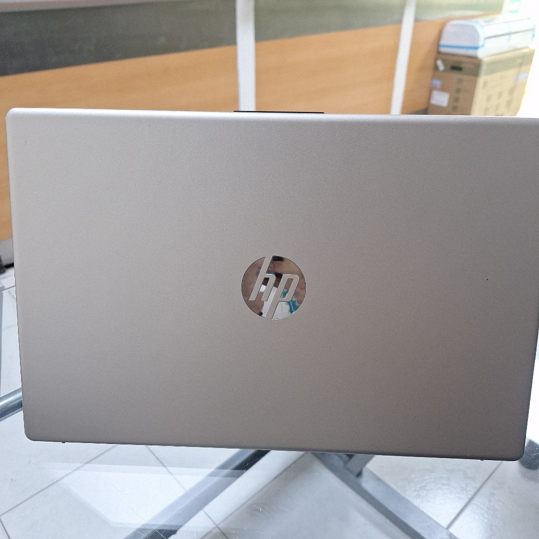 LAPTOP HP 15-FC0069LA (2024) 512 GB SSD 8 GB RAM (SEMINUEVO)