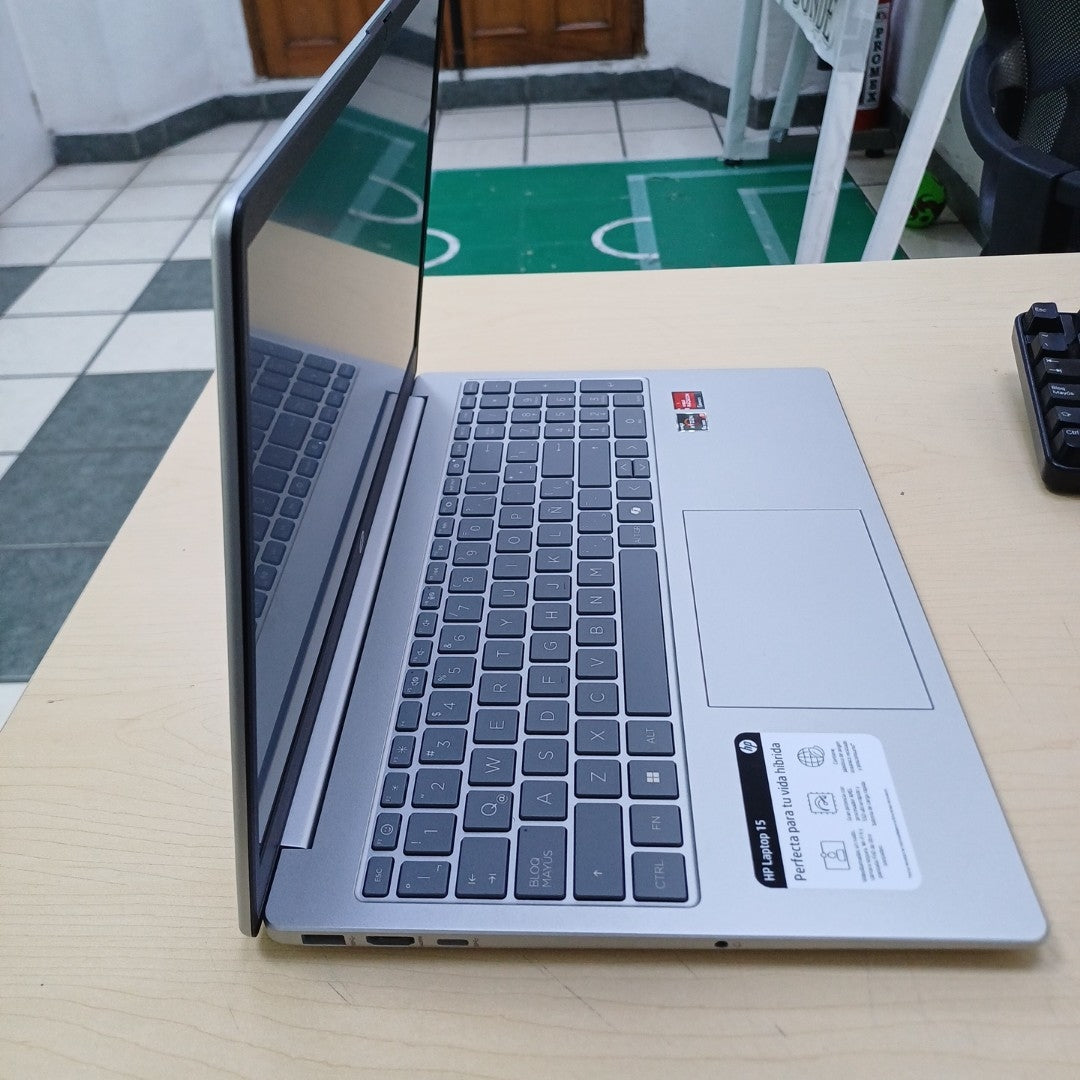 LAPTOP HP 15-FC0230LA (2025) 512 GB SSD 8 GB RAM (SEMINUEVO)