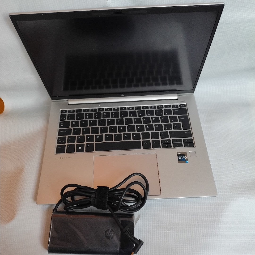 LAPTOP HP ELITEBOOK 840 G9 (2024) 256 GB SSD 16 GB RAM (SEMINUEVO)