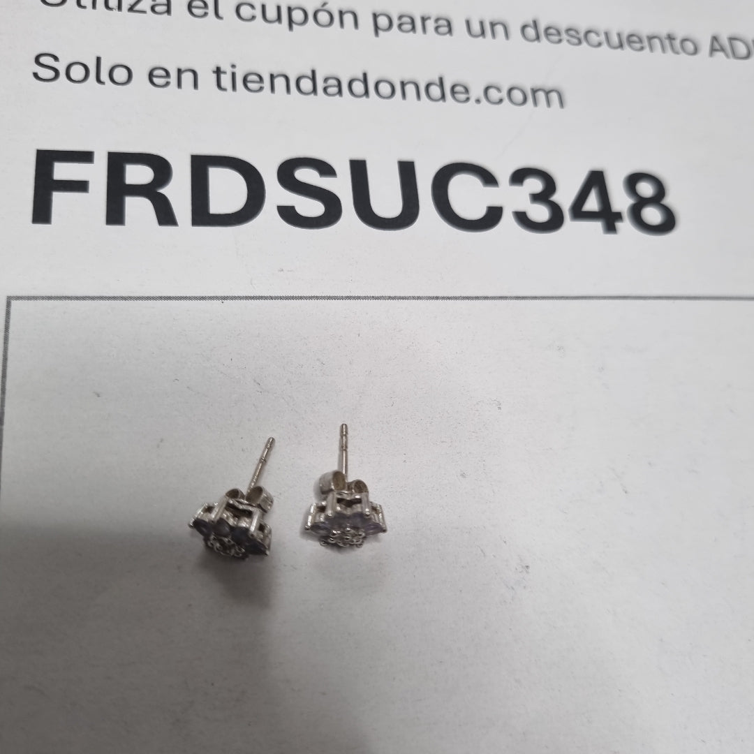 ARETES PAR ORO BLANCO 14 K 2 GRMS (SEMINUEVO)