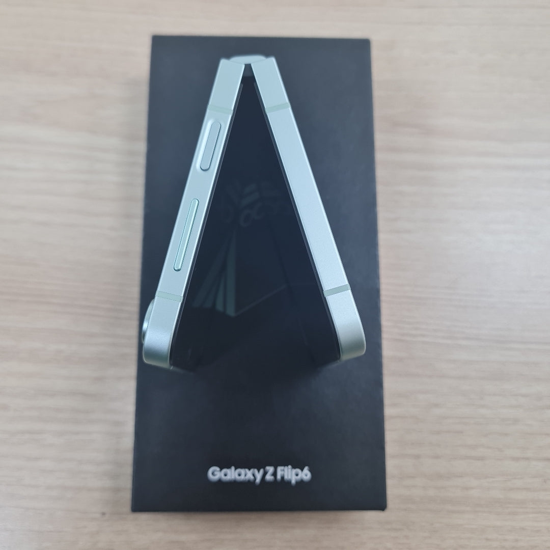 CELULAR SAMSUNG GALAXY Z FLIP6 SM-F741B (2024) 256 GB 12 GB RAM (SEMINUEVO)
