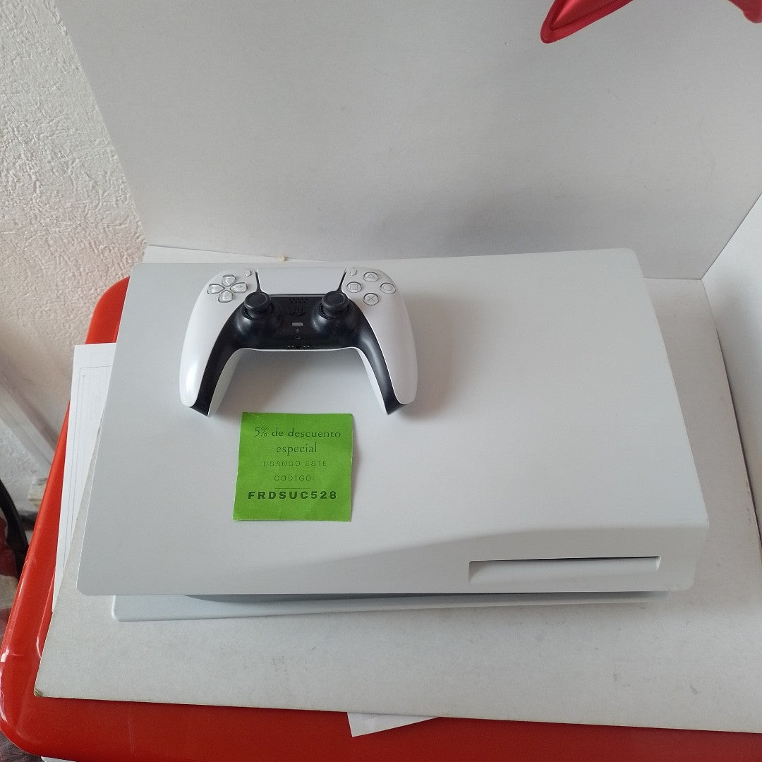 CONSOLA DE VIDEOJUEGO SONY PS5 825 SSD (SEMINUEVO)