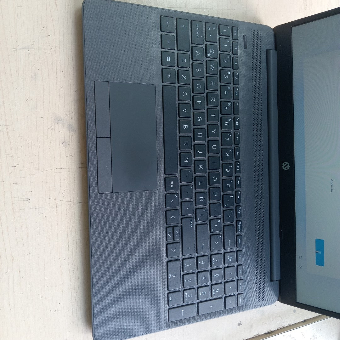 LAPTOP HP 255 G9 (2024) 512 GB SSD 8 GB RAM (SEMINUEVO)