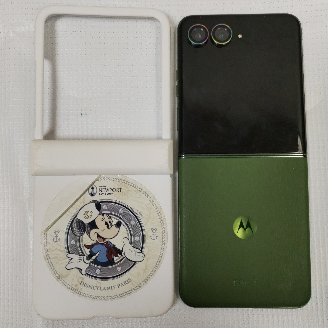 CELULAR MOTOROLA RAZR 50 ULTRA XT2451-3 (2024) 512 GB 12 GB RAM (SEMINUEVO)