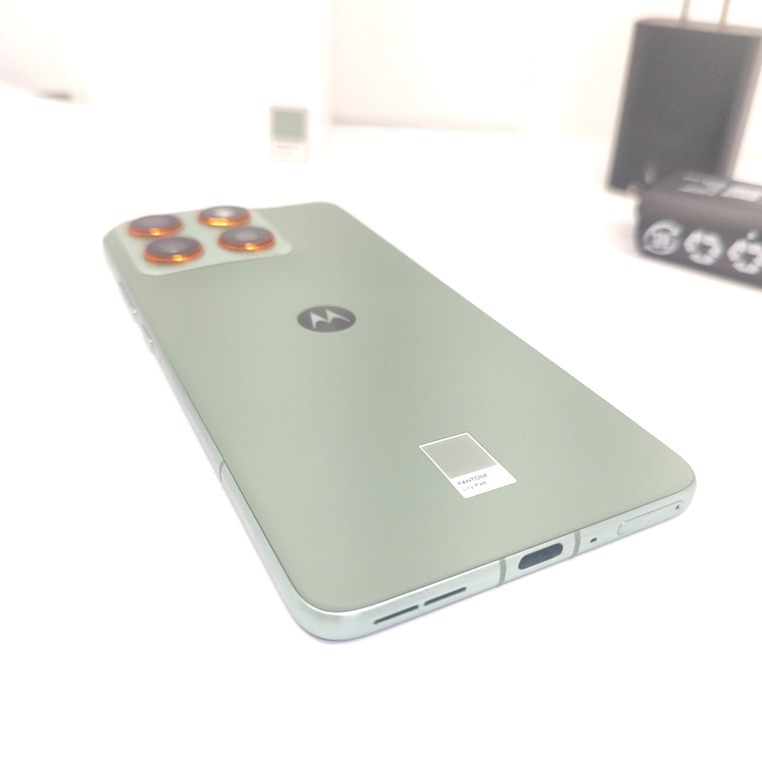 CELULAR MOTOROLA EDGE 70 XT2601-3 (2025) 512 GB 12 GB RAM (SEMINUEVO)
