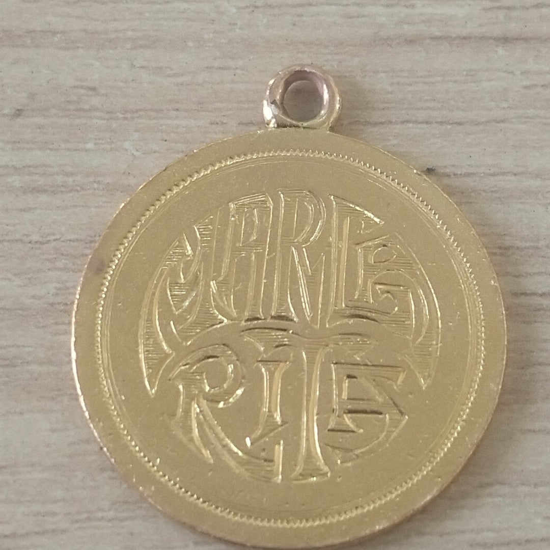 K1 15.1 GRMS 21 K IDENTIFICACIÓN DIJE MATERIALES ORO CANTIDAD DE PIE (SEMINUEVO)