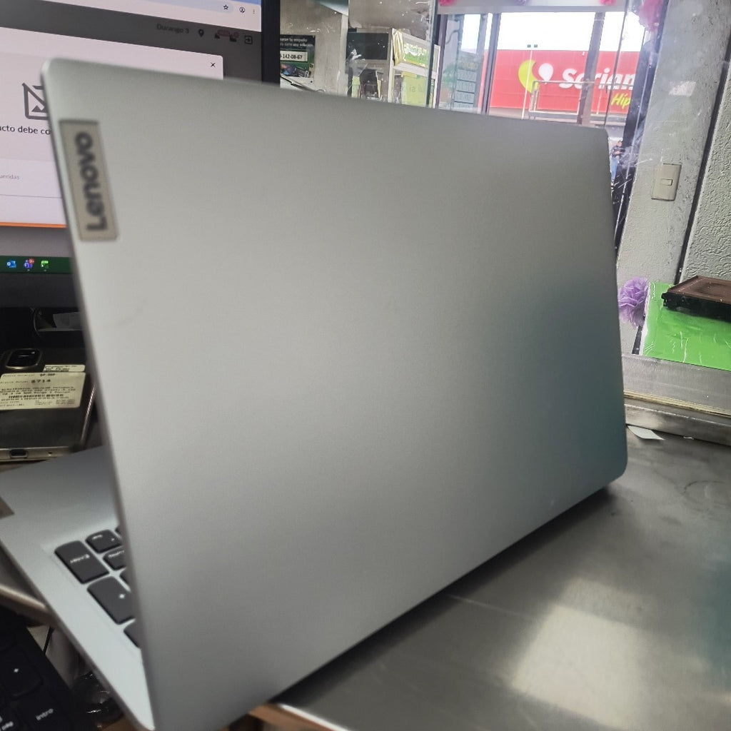 LAPTOP LENOVO IDEAPAD 1 15IGL7 (2024) 256 GB SSD 8 GB RAM (SEMINUEVO)