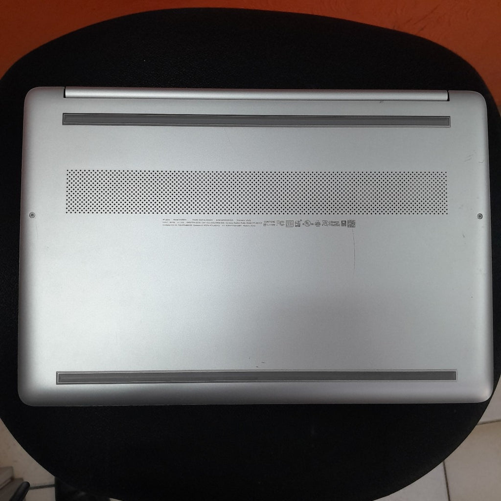 LAPTOP HP 15-EF1501LA (2022) 256 GB SSD 8 GB RAM (SEMINUEVO)