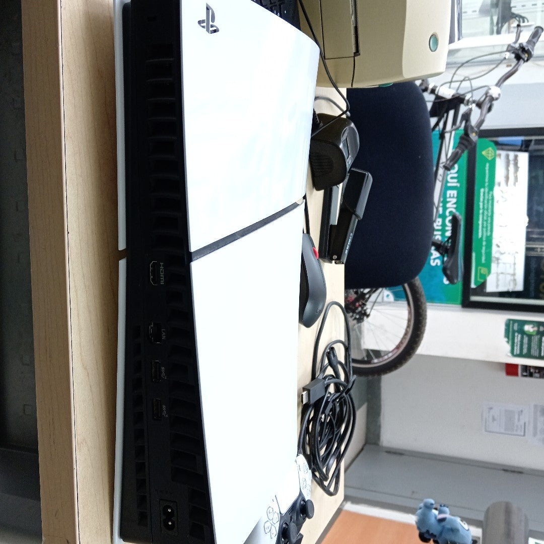 CONSOLA DE VIDEOJUEGO SONY PS5 DIGITAL 825 SSD (SEMINUEVO)