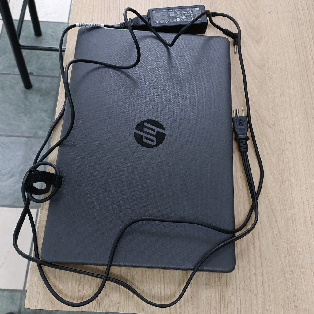LAPTOP HP 250R G9 (2024) 512 GB SSD 16 GB RAM (SEMINUEVO)