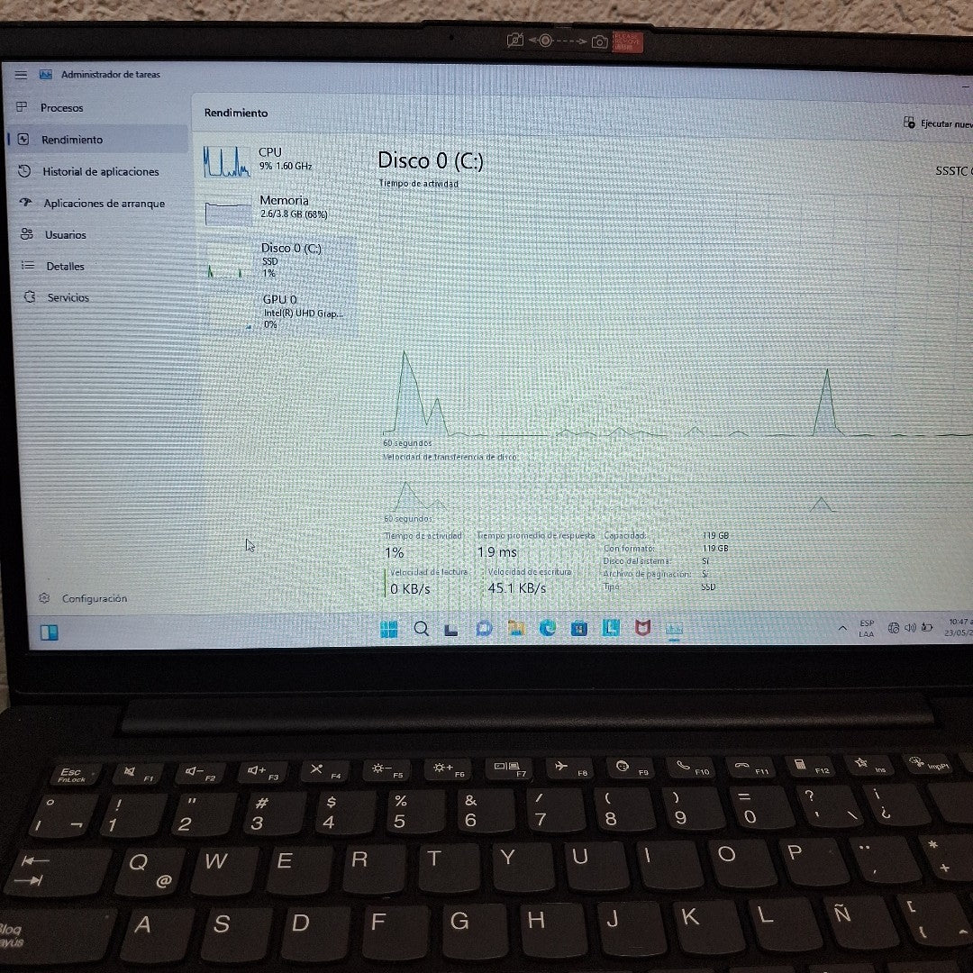 LAPTOP LENOVO V14 G2 IJL (2024) 128 GB SSD 4 GB RAM (SEMINUEVO)