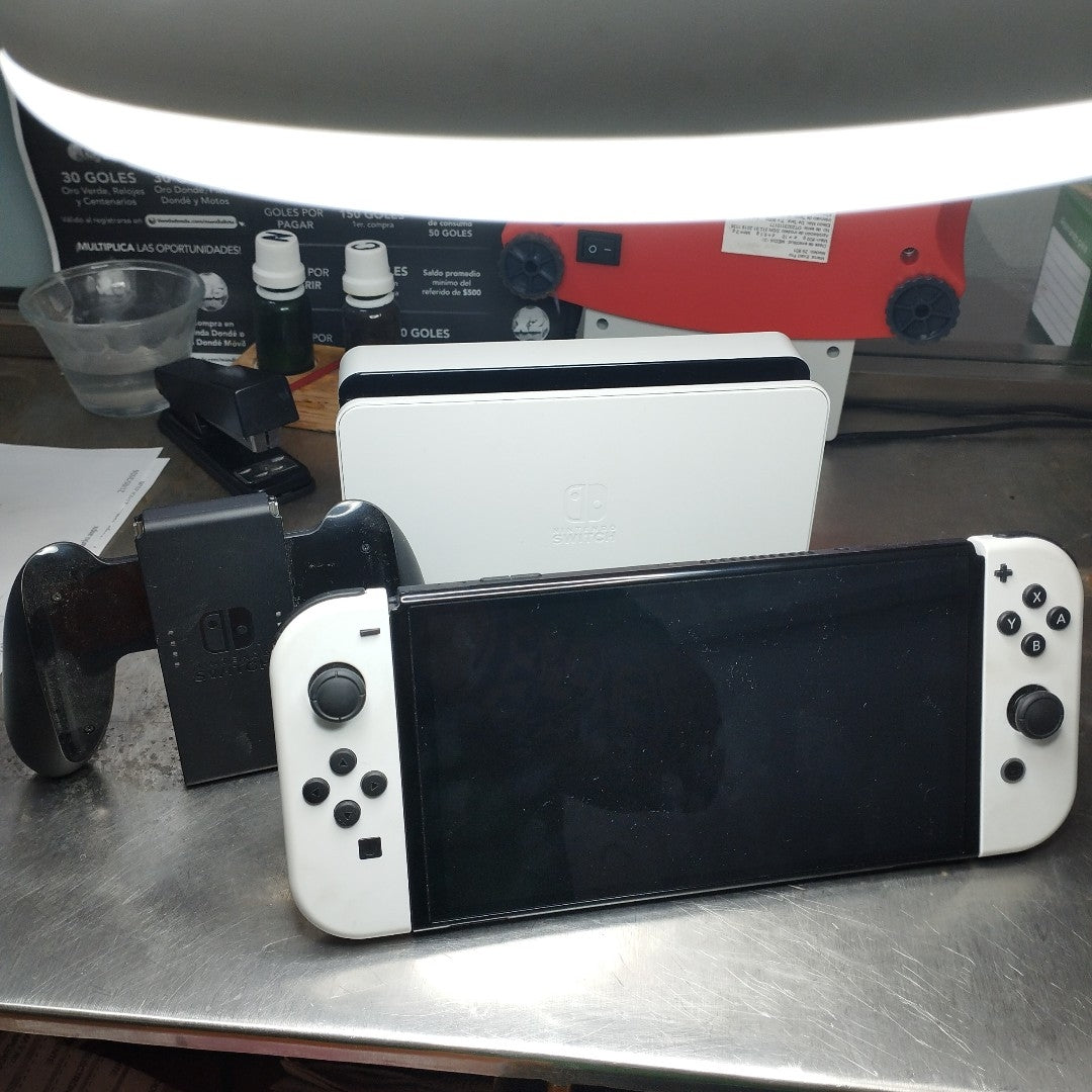 CONSOLA DE VIDEOJUEGO NINTENDO SWITCH OLED 64 GB (SEMINUEVO)