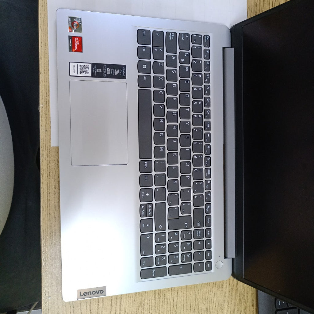 LAPTOP LENOVO IDEAPAD 1 15AMN7 (2023) 256 GB SSD 8 GB RAM (SEMINUEVO)