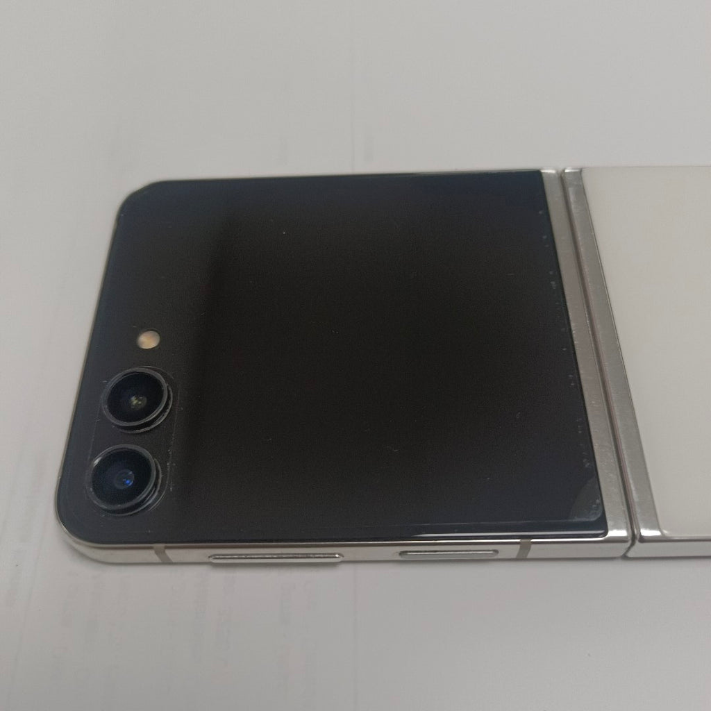 CELULAR SAMSUNG GALAXY Z FLIP 5 SM-F731B (2023) 256 GB 8 GB RAM (SEMINUEVO)