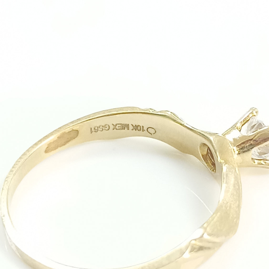 ANILLO, SOLITARIO ORO 10 K 1.7 GRMS (SEMINUEVO)