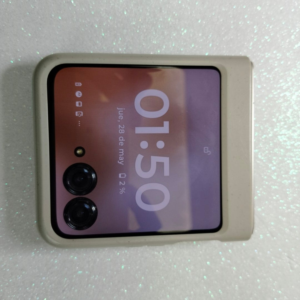 CELULAR MOTOROLA RAZR 50 5G XT2453-1 512 GB 12 GB RAM (SEMINUEVO)