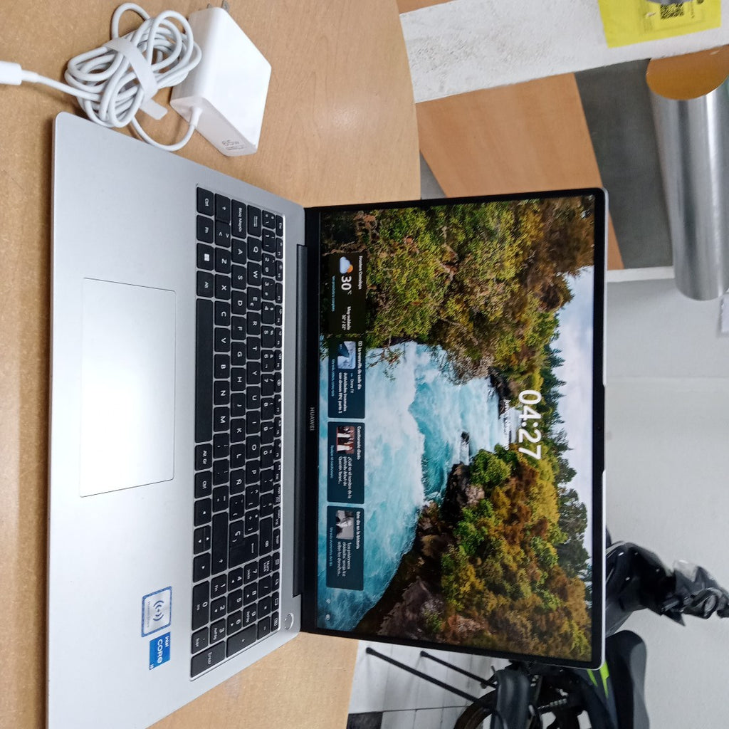 LAPTOP HUAWEI MATEBOOK D16 MCLF-X (2024) 512 GB SSD 8 GB RAM (SEMINUEVO)