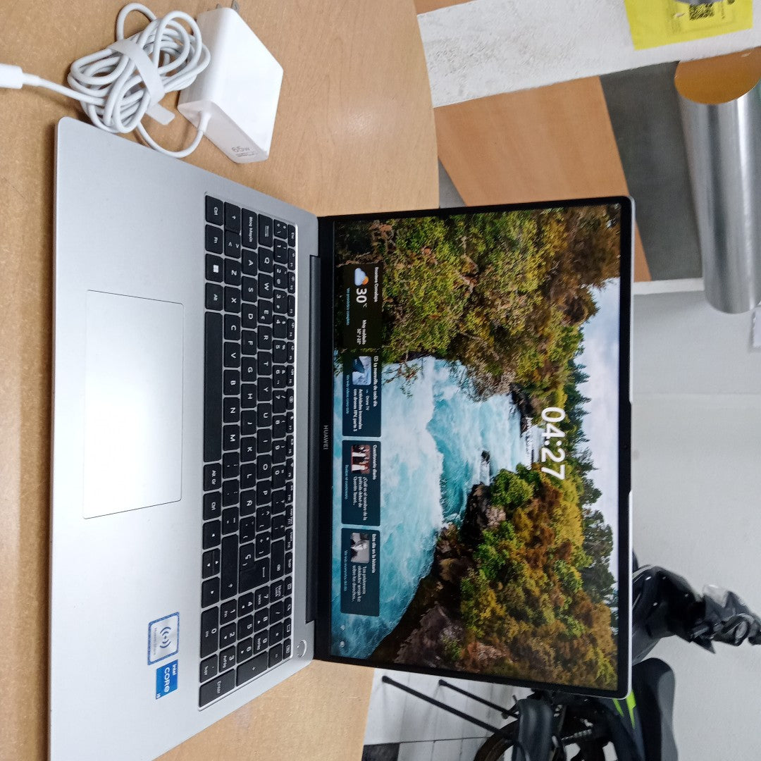 LAPTOP HUAWEI MATEBOOK D16 MCLF-X (2024) 512 GB SSD 8 GB RAM (SEMINUEVO)