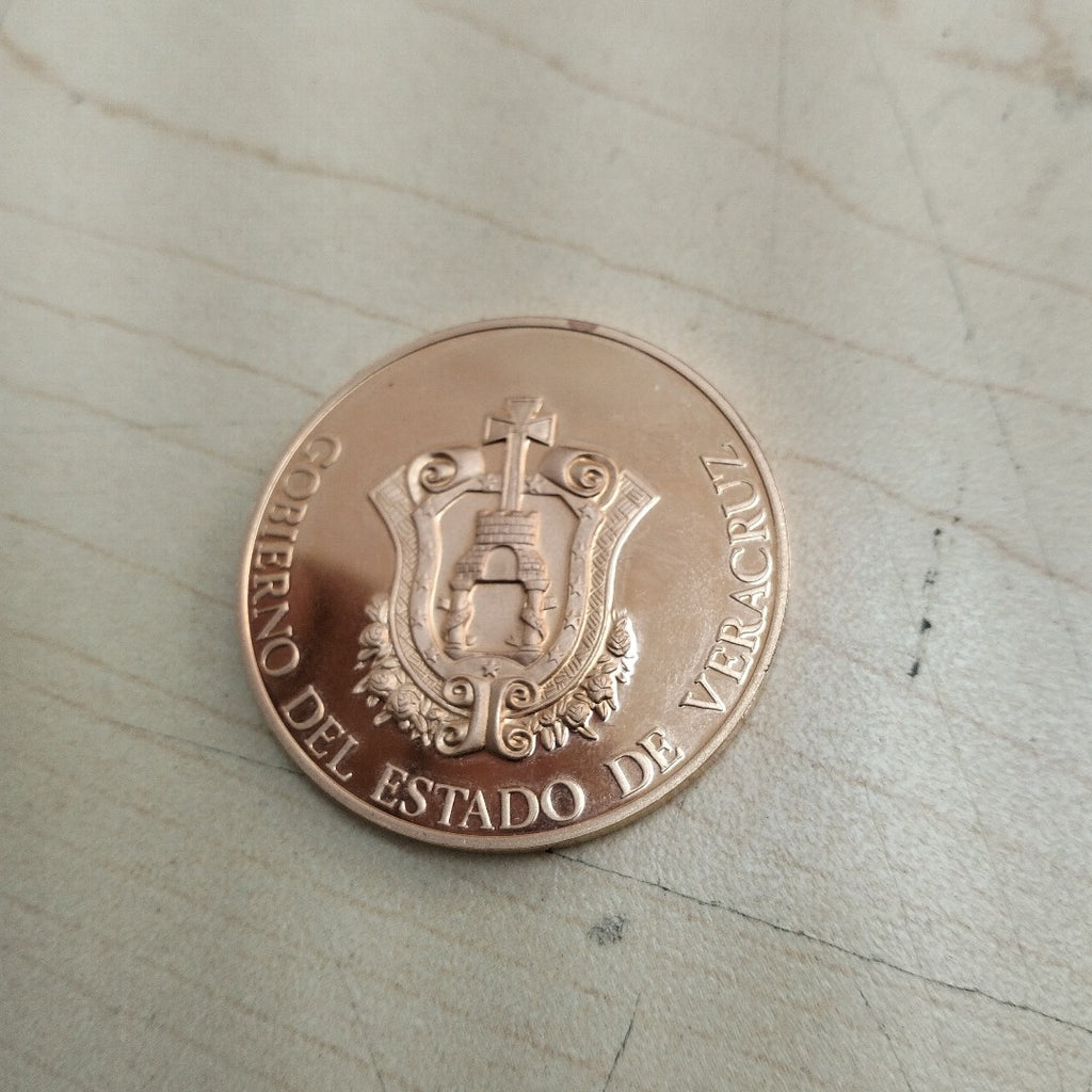 MEDALLA CONMEMORATIVA ORO 18 K 42,00 GRMS (SEMINUEVO)