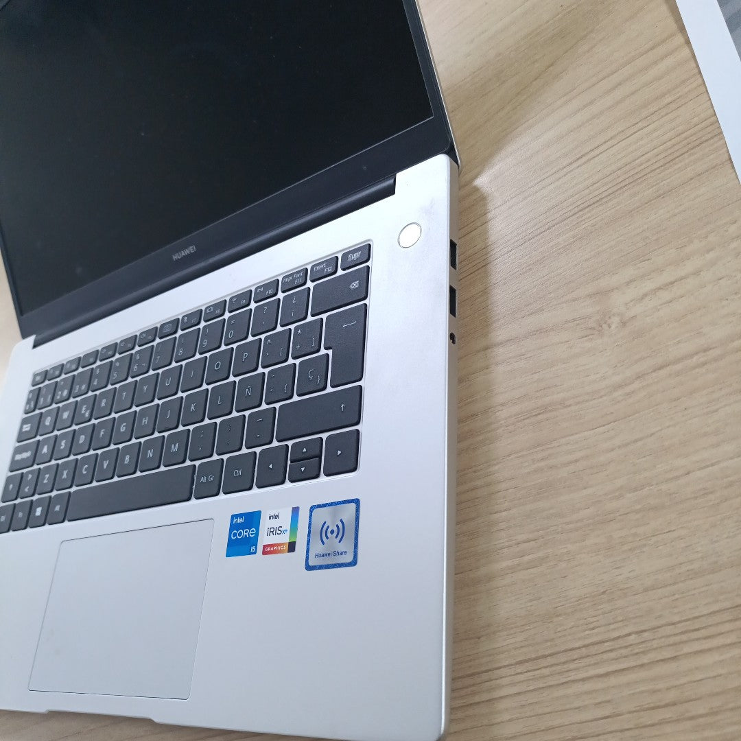 LAPTOP HUAWEI MATEBOOK D 15 BODE-WDH9 (2022) 512 GB SSD 8 GB RAM (SEMINUEVO)