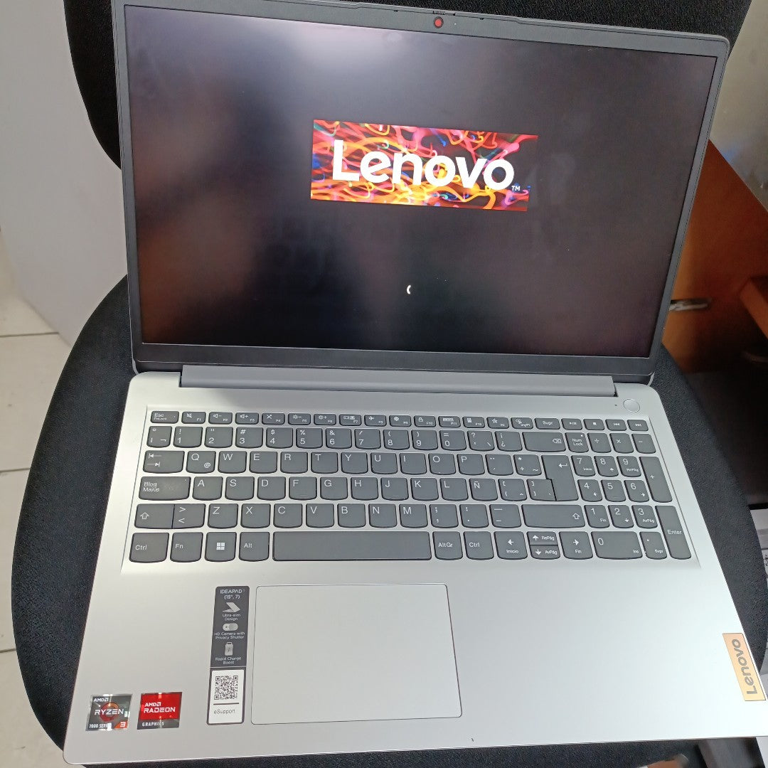 LAPTOP LENOVO IDEAPAD 1 15AMN7 (2024) 256 GB SSD 8 GB RAM (SEMINUEVO)