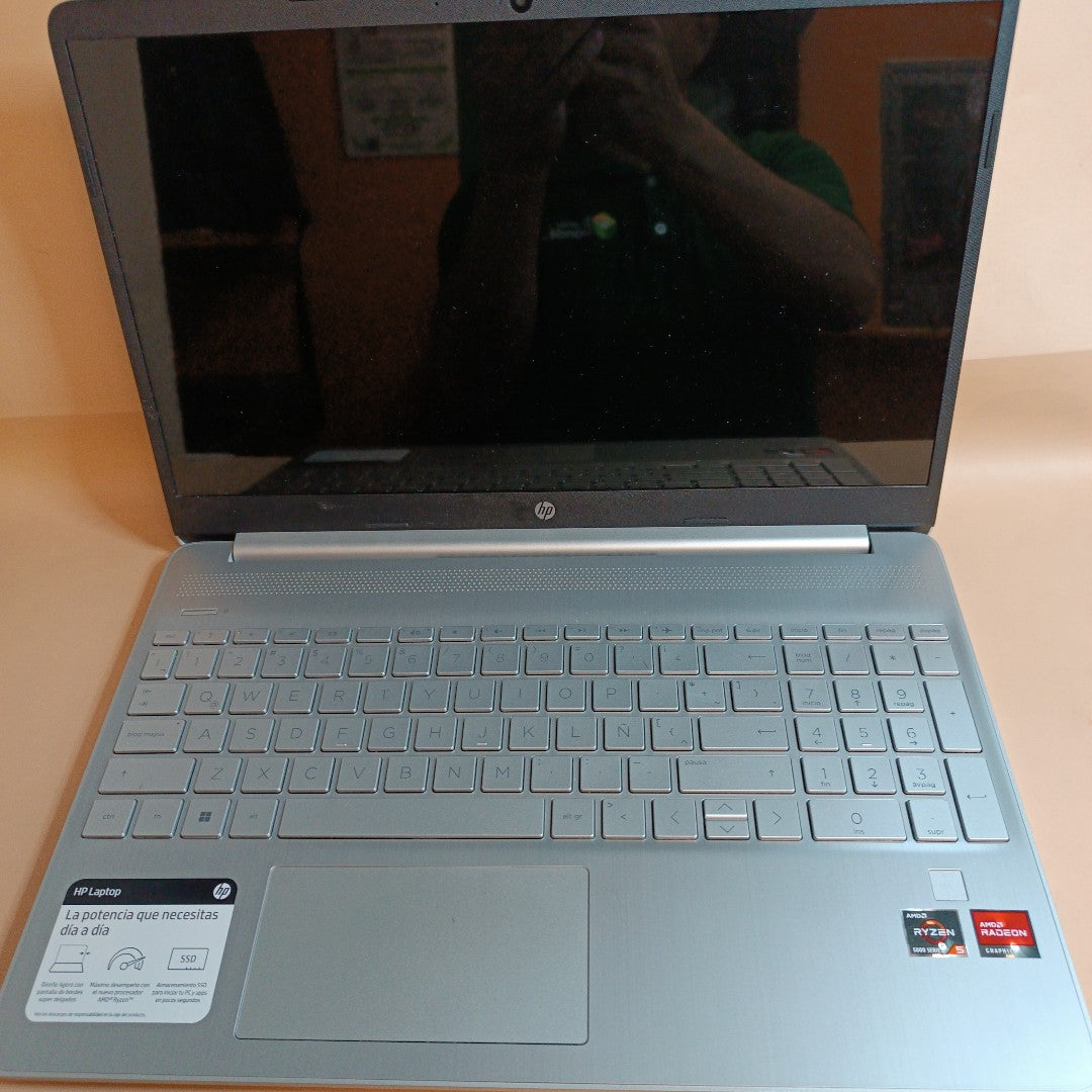 LAPTOP HP 15-EF2518LA (2023) 256 GB SSD 12 GB RAM (SEMINUEVO)