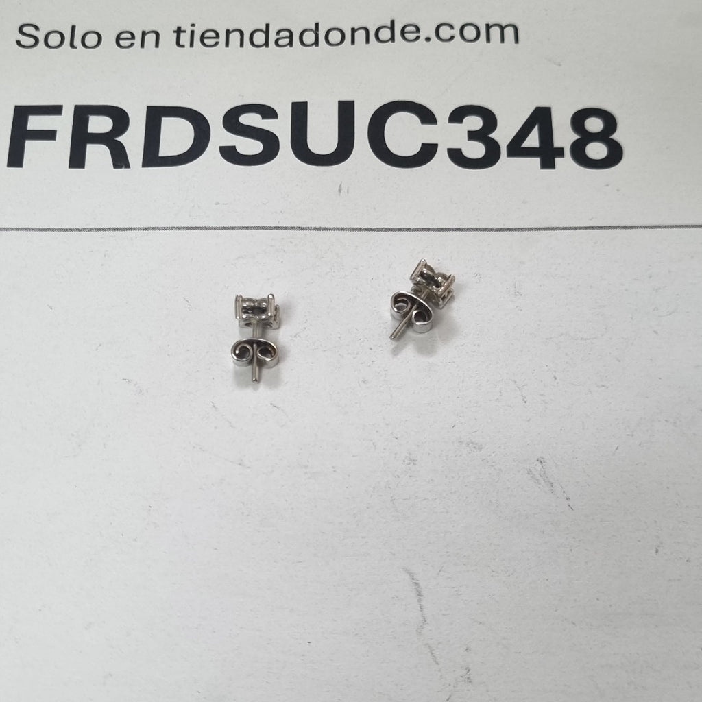 ARETES PAR ORO BLANCO 18 K 2 GRMS (SEMINUEVO)