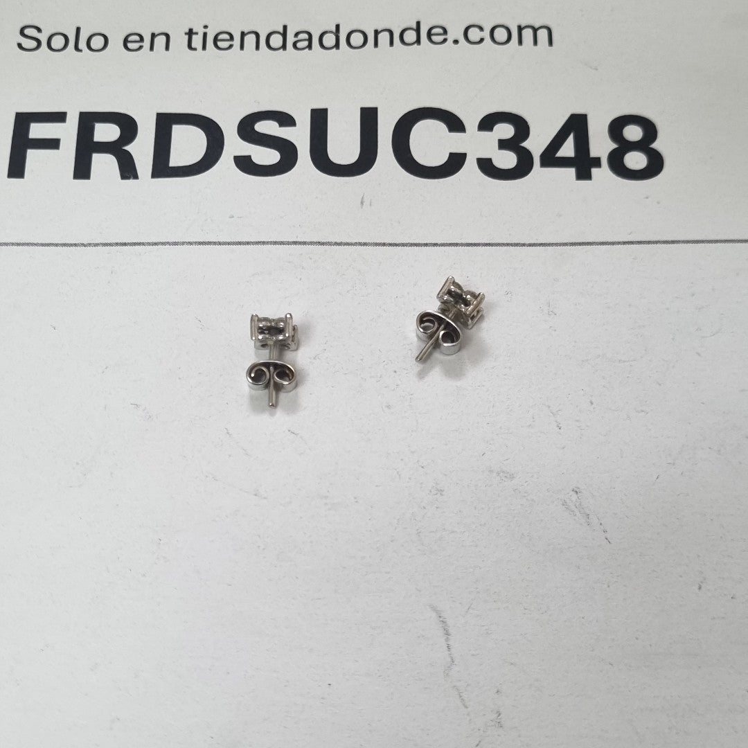 ARETES PAR ORO BLANCO 18 K 2 GRMS (SEMINUEVO)