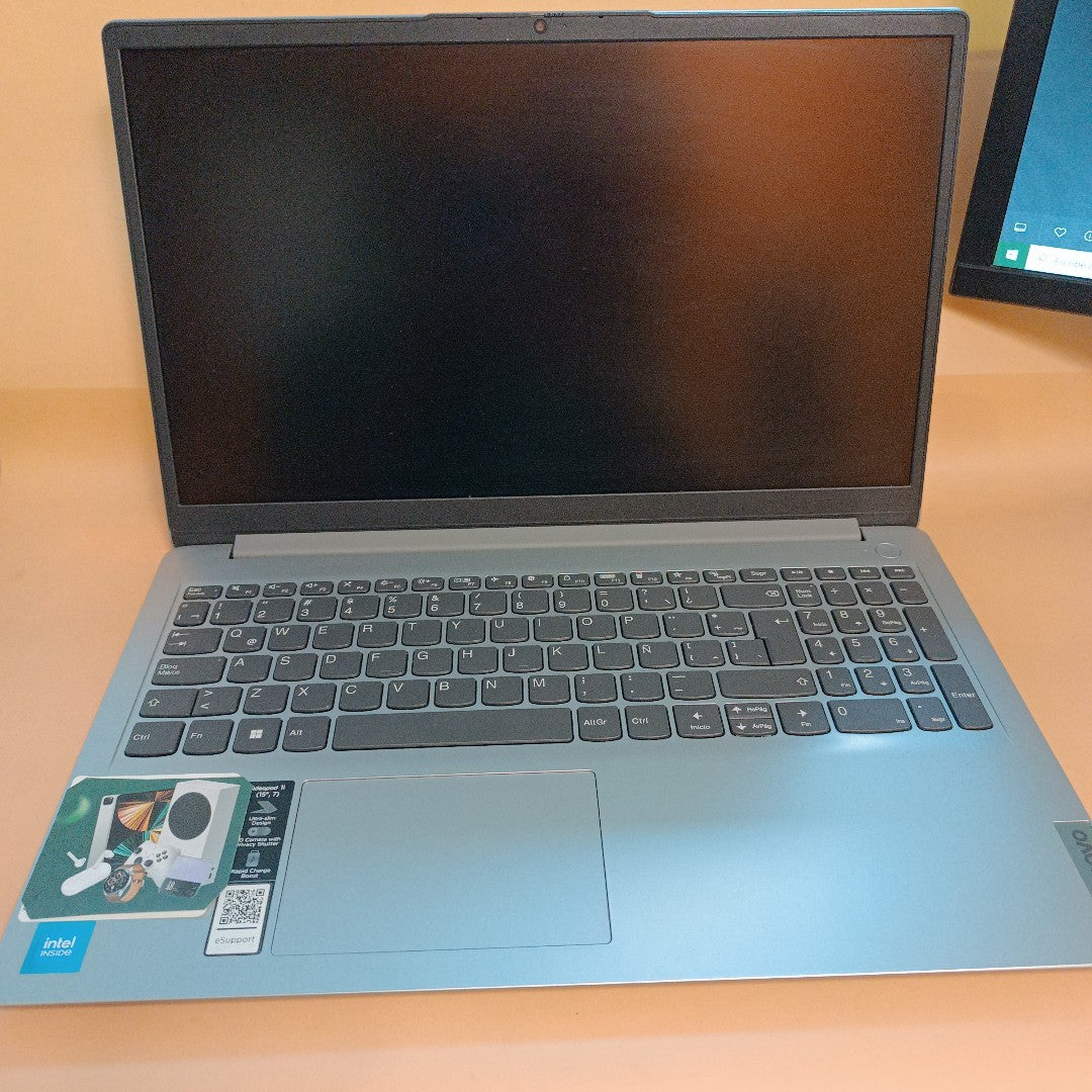 LAPTOP LENOVO IDEAPAD 1 15IGL7 (2024) 256 GB SSD 8 GB RAM (SEMINUEVO)