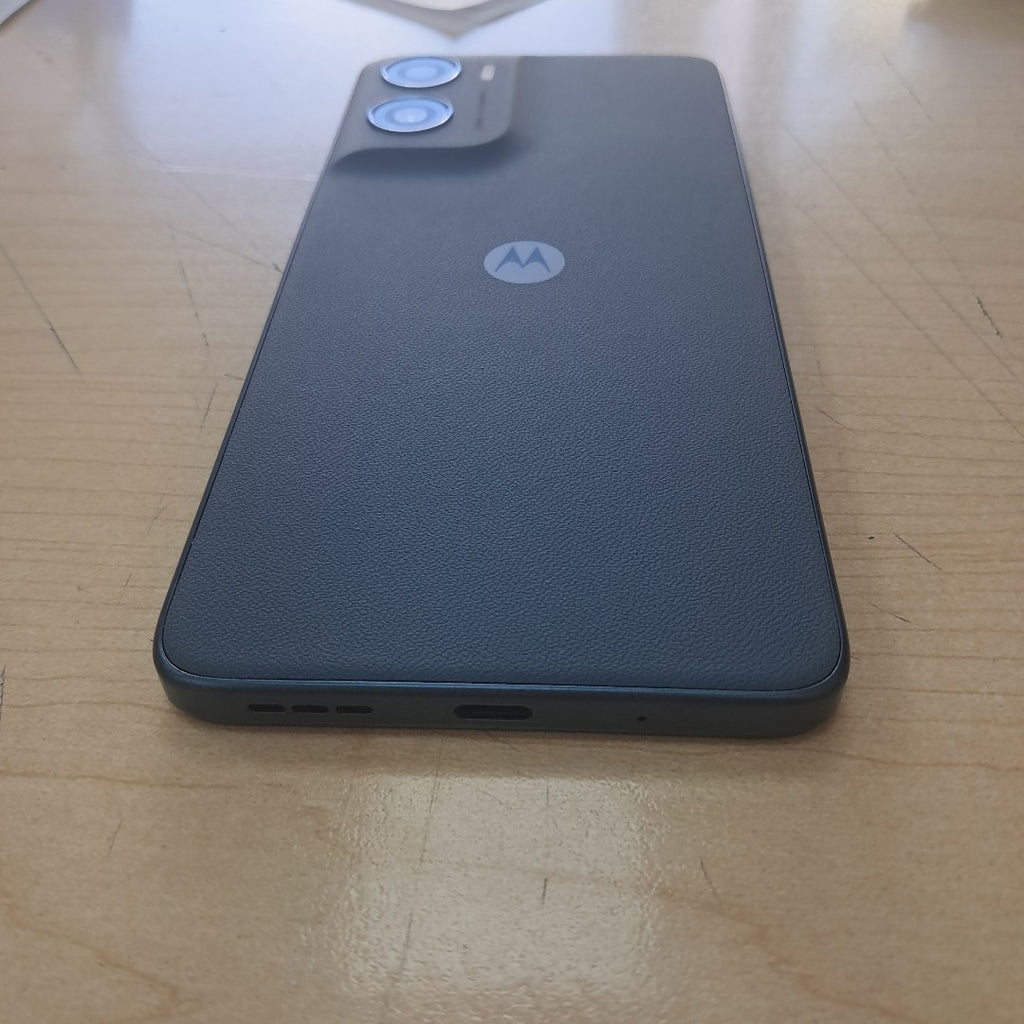 CELULAR MOTOROLA MOTO G06 XT2535-2 (2025) 64 GB 4 GB RAM (SEMINUEVO)