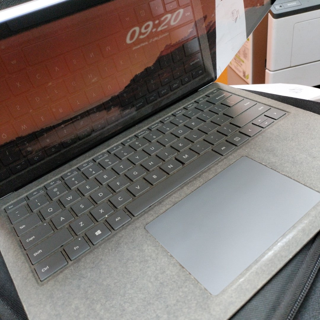 LAPTOP MICROSOFT SURFACE LAPTOP 2095 (2025) 256 GB SSD 16 GB RAM (SEMINUEVO)